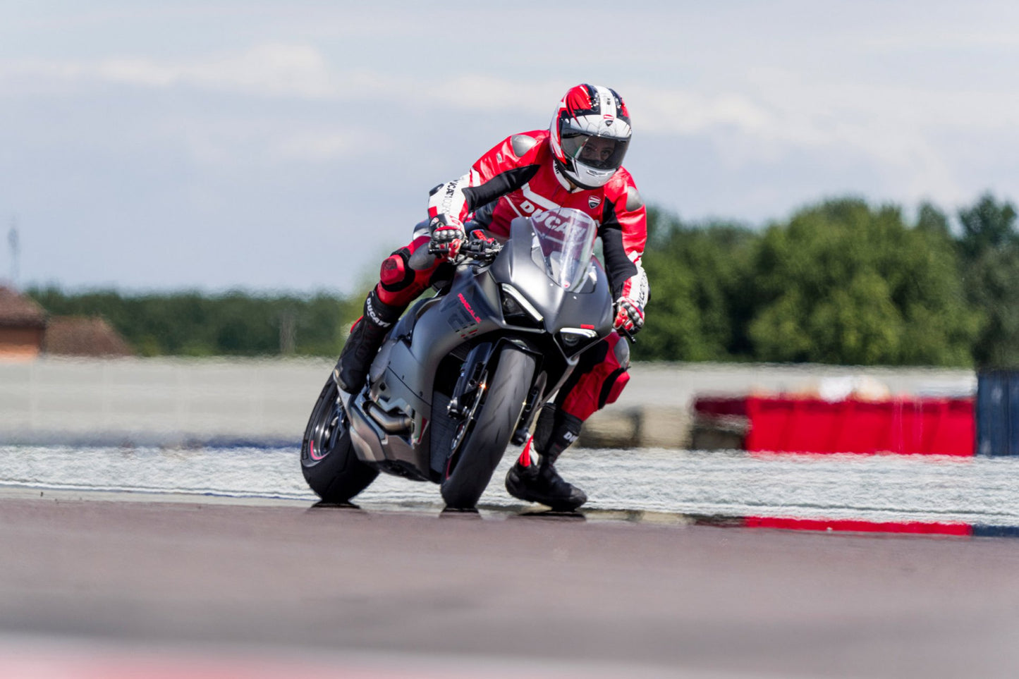 Ducati Panigale V2 - Black on Black Pre-Order