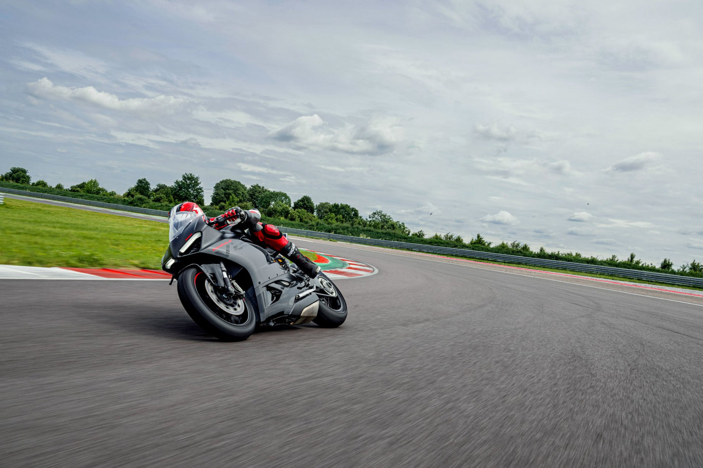 Ducati Panigale V2 - Black on Black Pre-Order