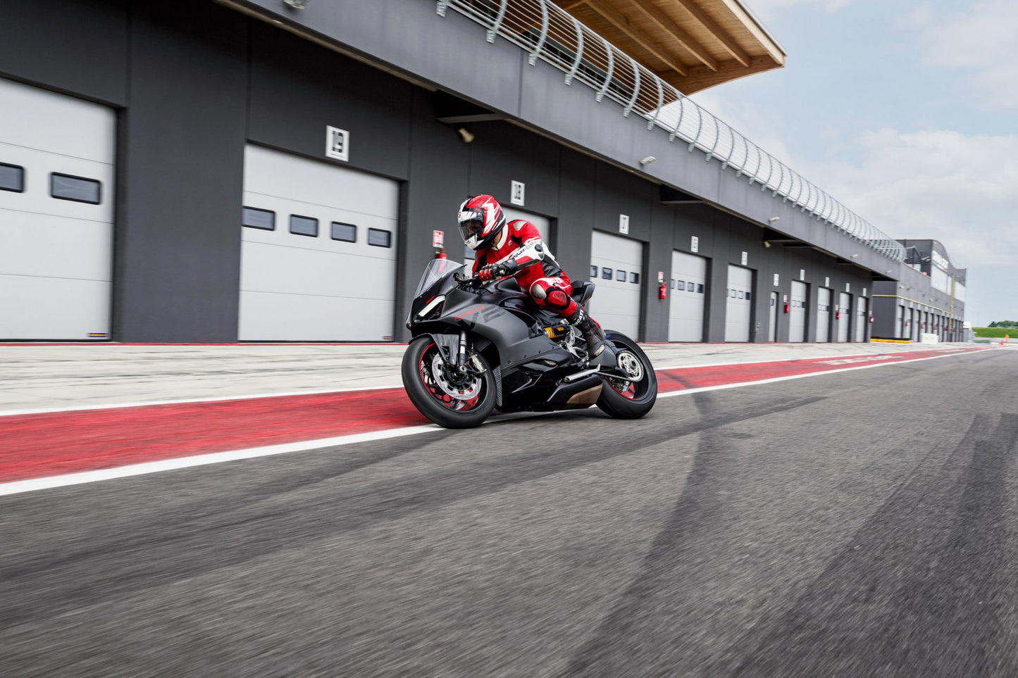 Ducati Panigale V2 - Black on Black Pre-Order