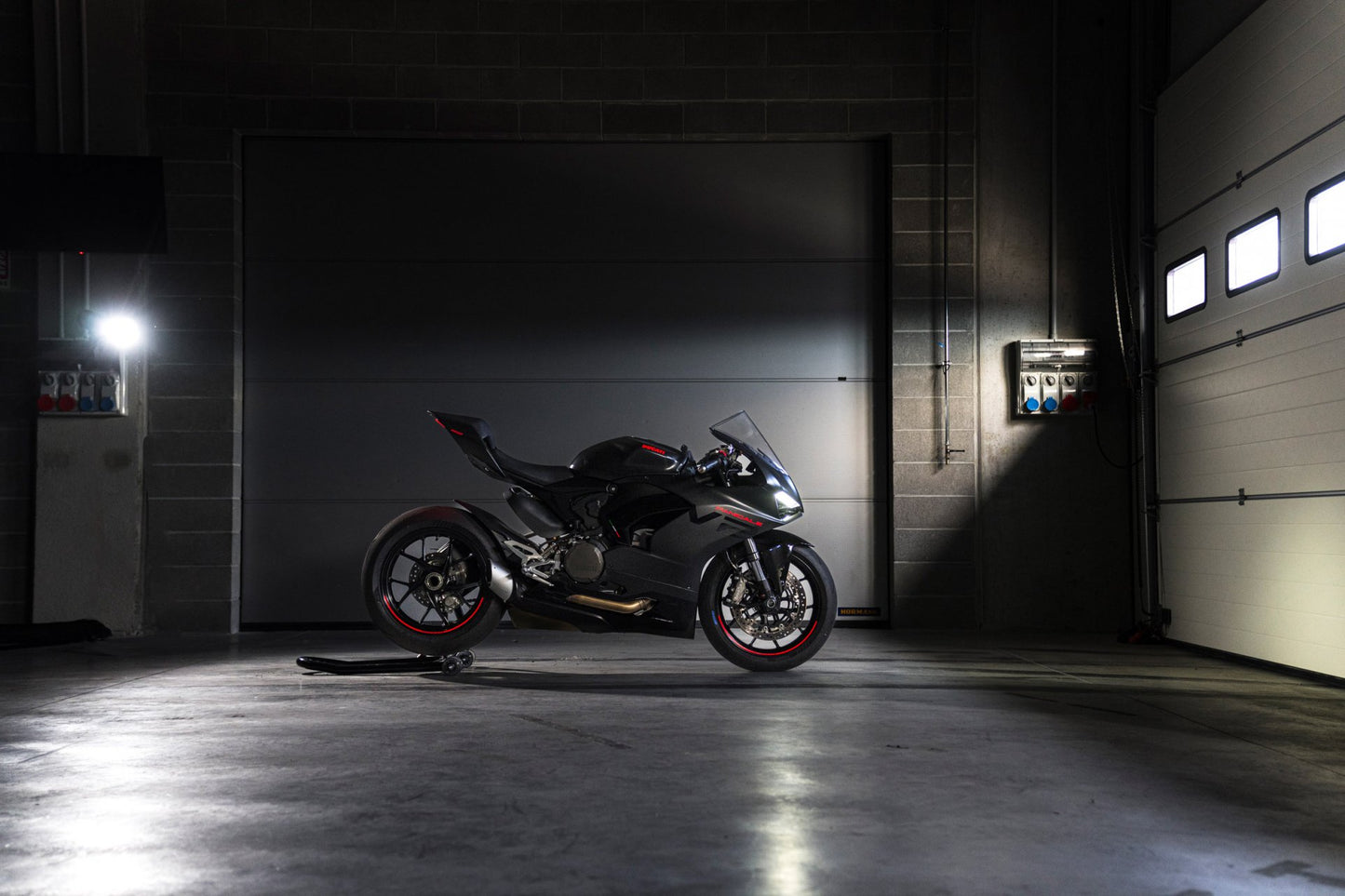 Ducati Panigale V2 - Black on Black Pre-Order